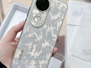 vivo S20：凤羽金璀璨，拍照与续航兼具的AI手机

