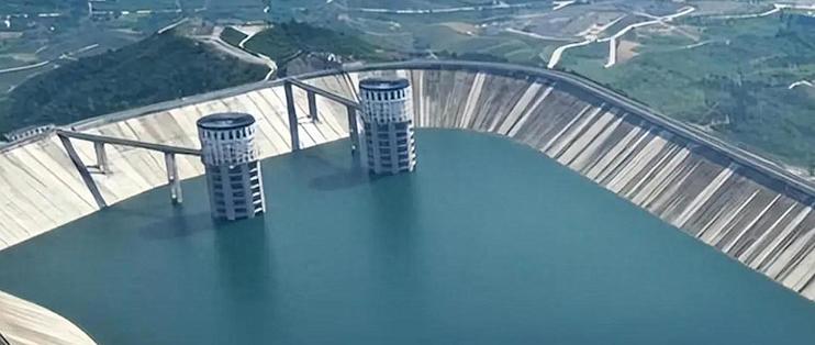 我国花192亿元，建造了座全球最大抽水蓄能电站，一年发电66亿度