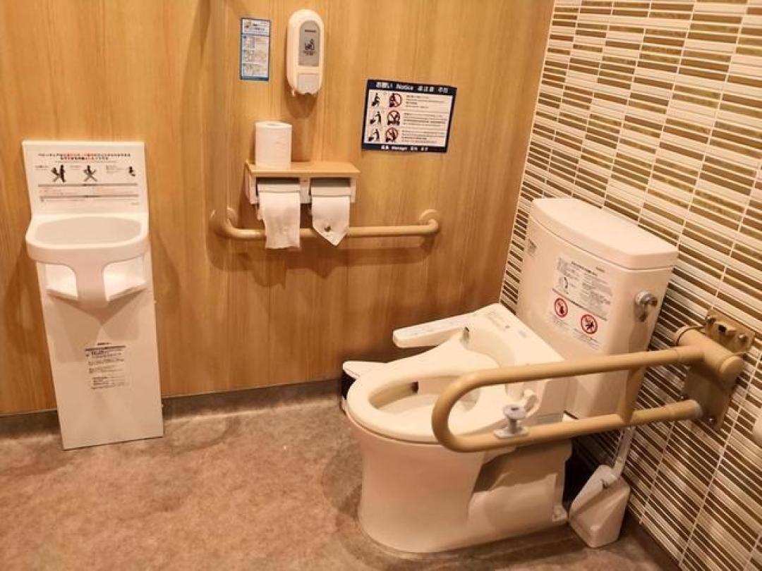 日本卫生间的人性化设计：智能马桶、四式分离与安全细节全面解析
