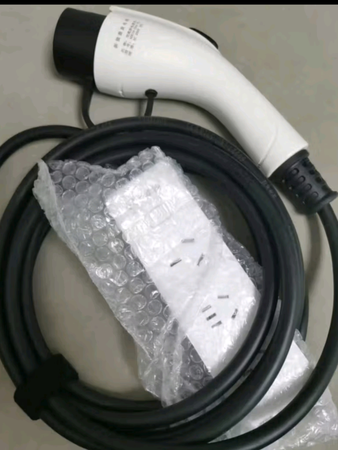 比亚迪汽车充电装备