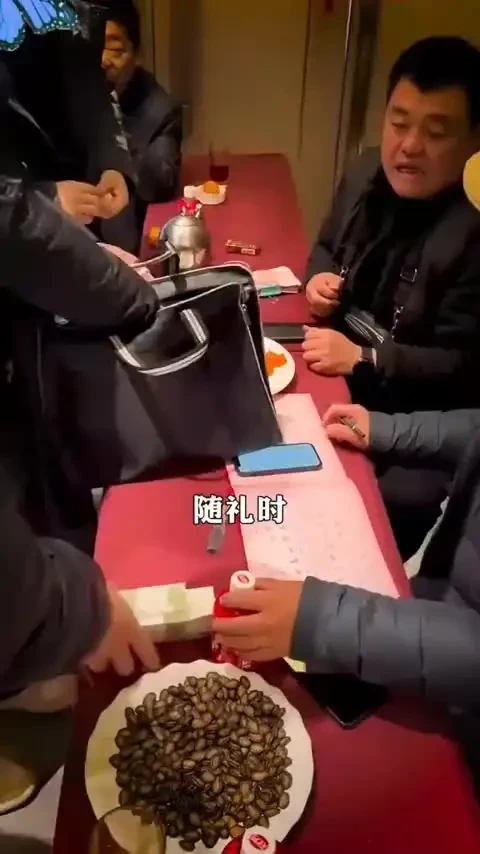 这才是孩子该看的漫画书，推荐你家孩子15岁之前看看这套《漫画版分寸》，教会孩子如何用博弈思维解决生活当中遇到的问题，提高孩子的情商和眼界 #父母必看系列         #亲子教育   #漫画版分寸