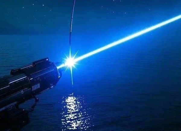 夜钓装备中，夜光漂、夜钓灯和激光炮的优劣，一起给你们分析透彻