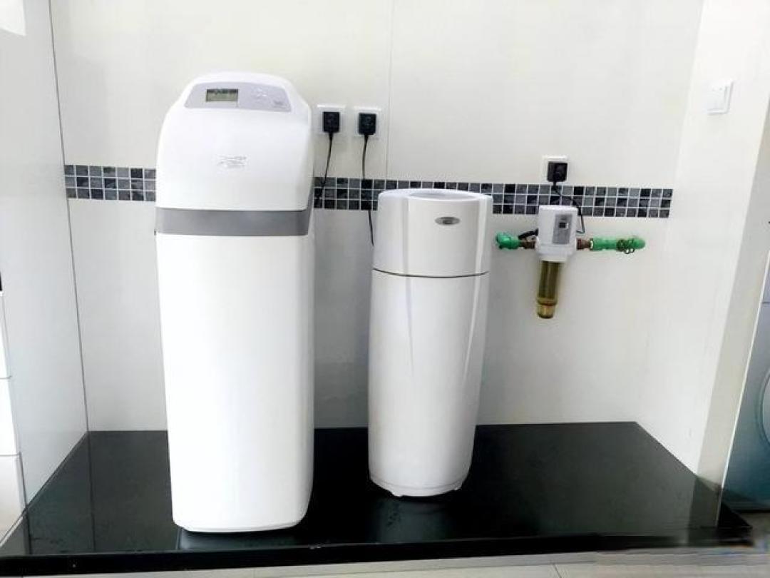 软水机的水能喝吗?万元设备真相:护家电延寿2年,洗浴省30%却不解渴