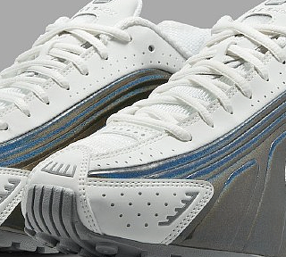 全息炫彩， Nike Shox R4 迎来新配色！