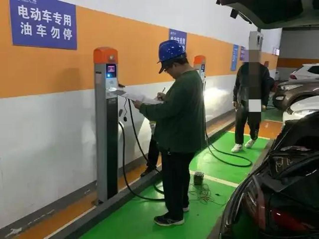 电动车VS燃油车长途驾驶对比：续航、成本与环保的全面解析