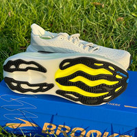 Brooks Glycerin Max 超级甘油跑鞋详测：高颜值与顶级缓震兼备的跑步利器