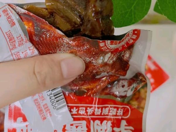 湖南特色！魏尔夫酱板鸭，手撕美味，休闲解馋新零食！