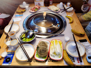 出来吃个饭，还要看人现场炒菜