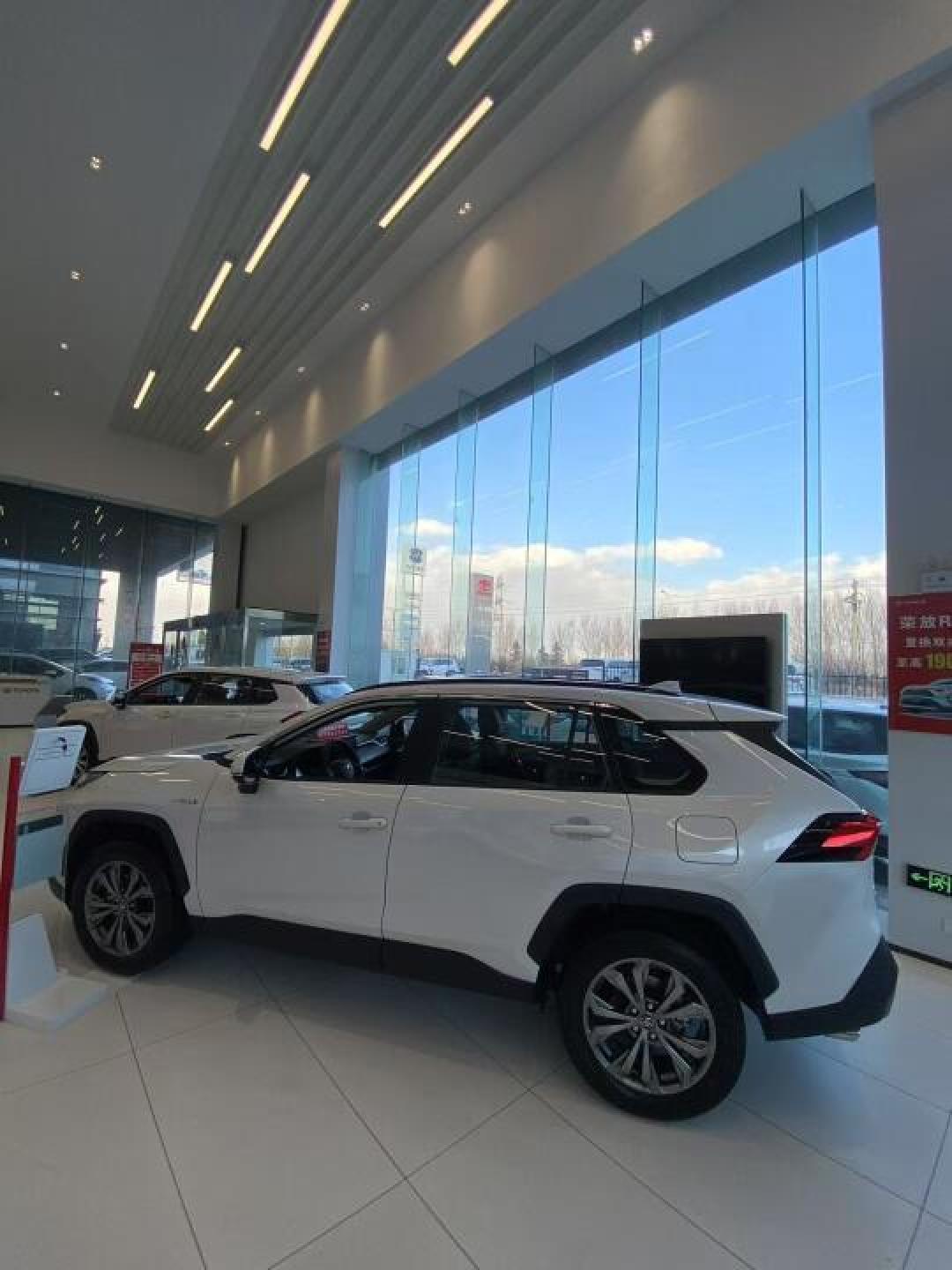丰田RAV4荣放大幅降价攻略:合资品牌如何应对新能源车挑战?