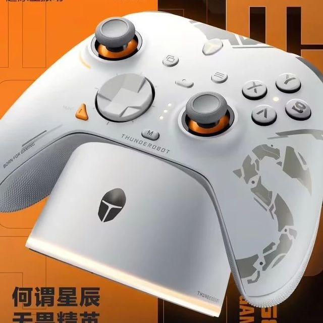 雷神推出 G80 Ultra 手柄:霍尔摇杆、四马达原生扳机震动、标配 RGB 底座,299 元