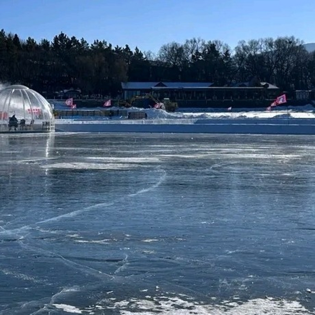 冰雪秘境里的镜泊湖