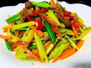 家常菜推荐-芹菜炒牛肉