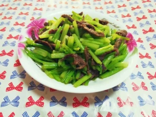 家常菜推荐-芹菜炒牛肉