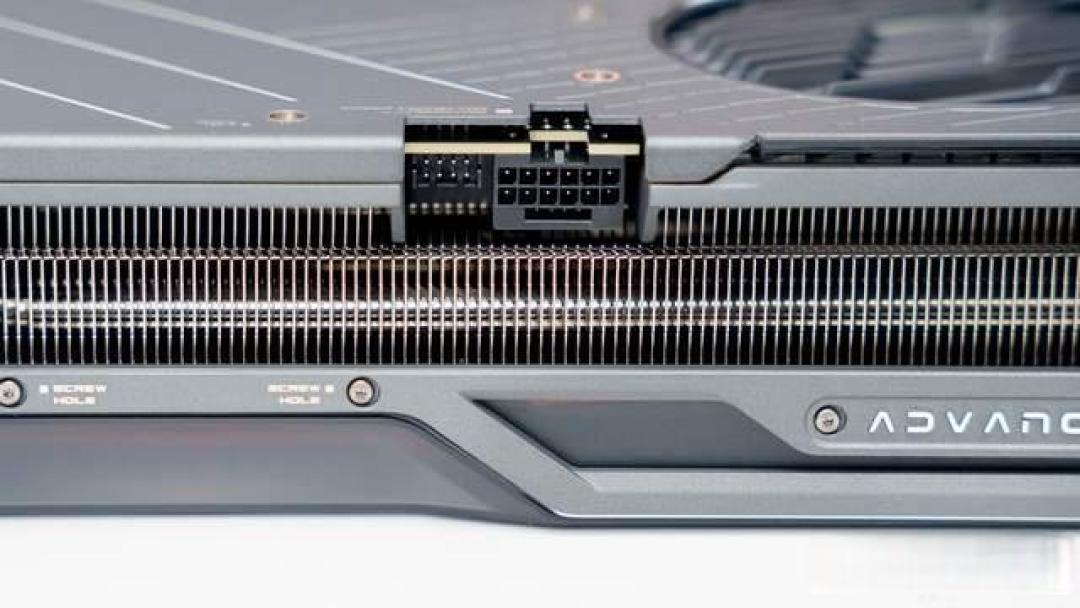 GIGABYTE RTX 5070 Ti 冰猎鹰：超级性能与昂贵价格的权衡