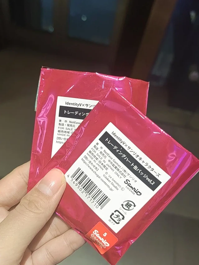 穆徵大王的香香手日记1。超级香香的三丽鸥二弹吧唧最后两发#第五人格 的剩饭，卢卡宝宝和我们的莉莉宝。卢卡卢卡卢卡妈咪爱你呀
         ^--------------^
         ( @