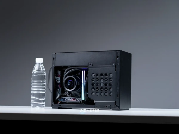 联力 A4-H2O（326*140*244mm 11.1L）
CPU：AMD Ryzen 7 9800X3D 盒装
主板：华硕 ROG STRIX B850-I GAMING WIFI
散热：恩杰 K