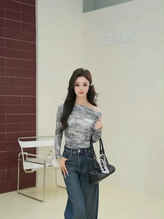 #当我不局限于一种穿搭风格时 #开春搭配 #今天穿什么 #牛仔外套 #美出高级感