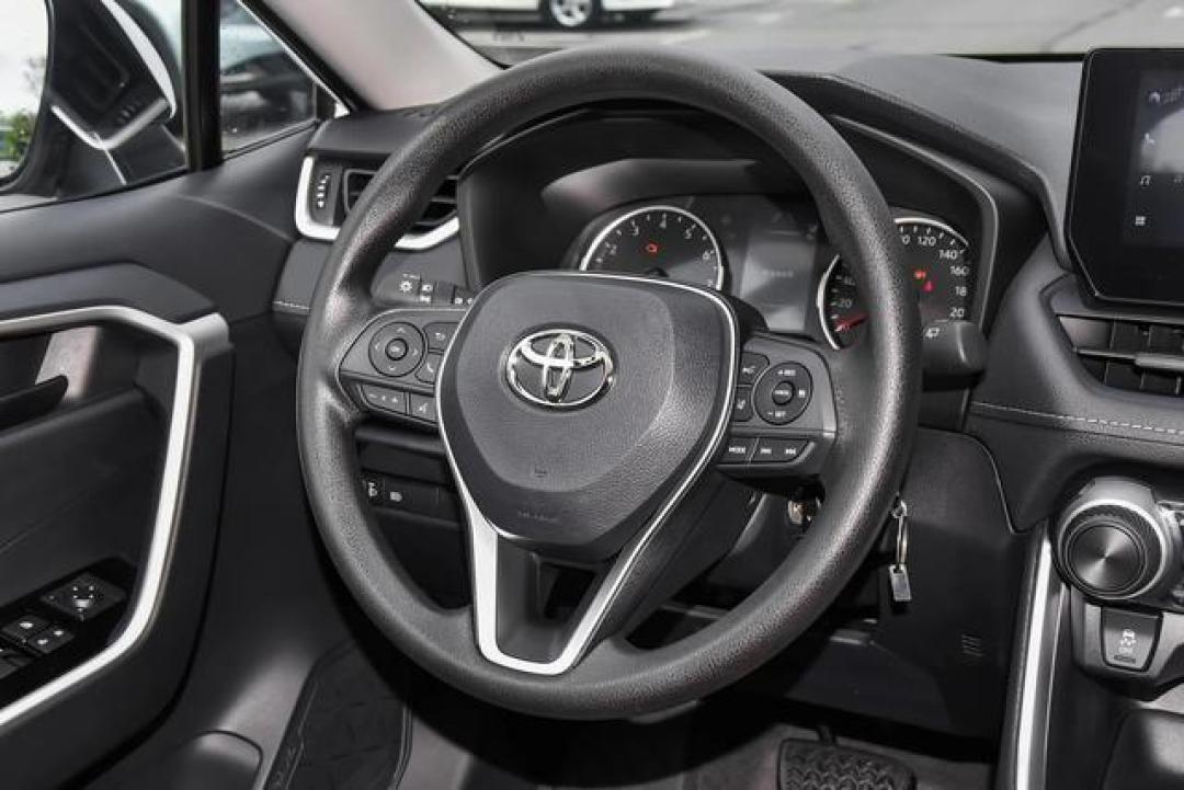 丰田RAV4荣放全系大降价,买还是不买?详解优劣势!