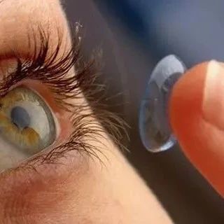 如何选择隐形眼镜护理液