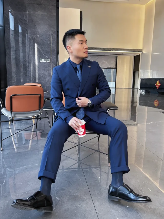 商务职男的衣柜总是少了一套正装