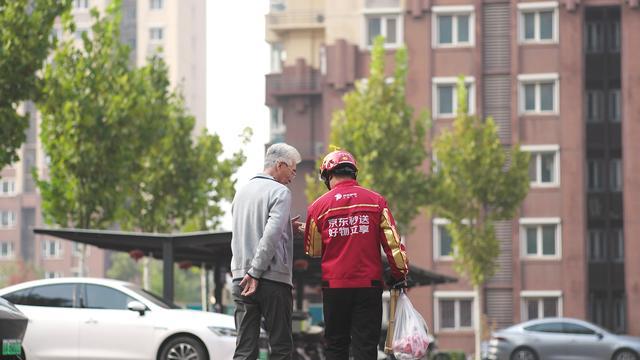 为何外卖员对五险一金政策心生抵触？经济压力与认知不足成主因