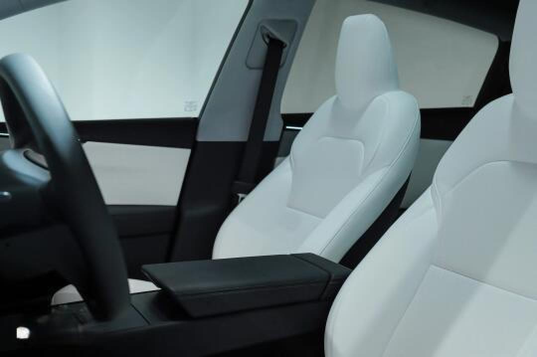 特斯拉Model Y焕新版详解:外观革新、智能升级、性能卓越