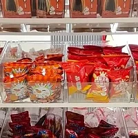 瓜子、辣条、薯片……茶饮品牌开始抢小卖铺的生意了？