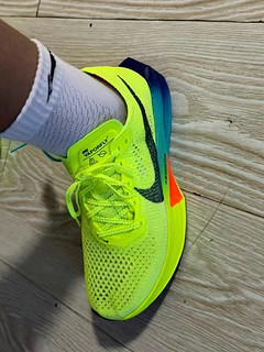 选择 Nike Vaporfly 3，与速度同行，挑战自我，突破极限。