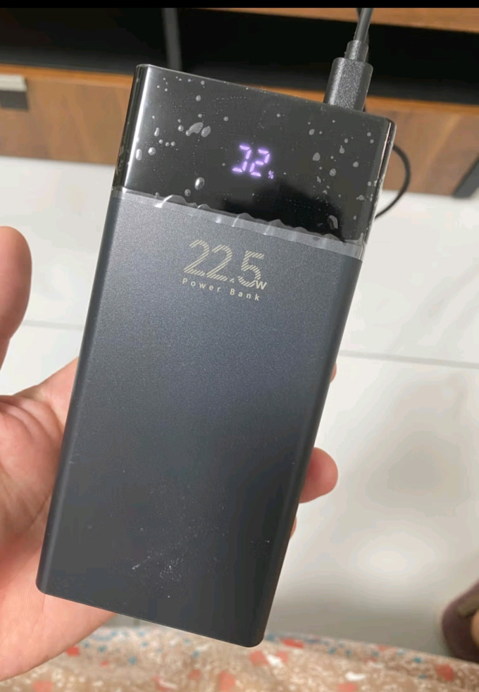 睿量移动电源