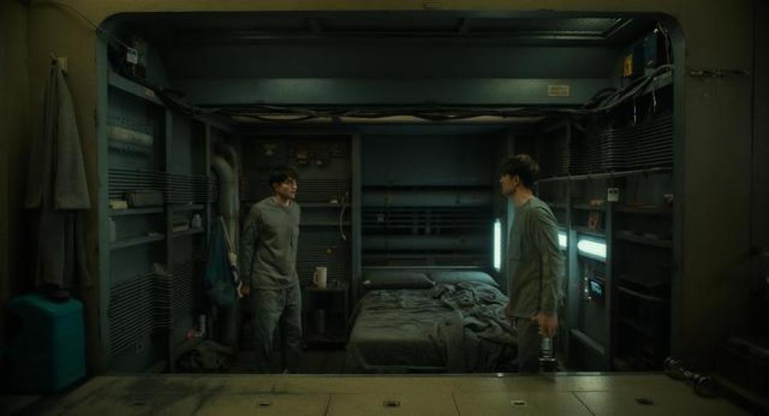 奉俊昊执导新片《编号17》提前点映,罗伯特·帕丁森领衔科幻力作