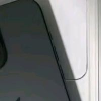 Apple iPhone 15 Pro Max：黑色钛金属，定义未来通讯新境界