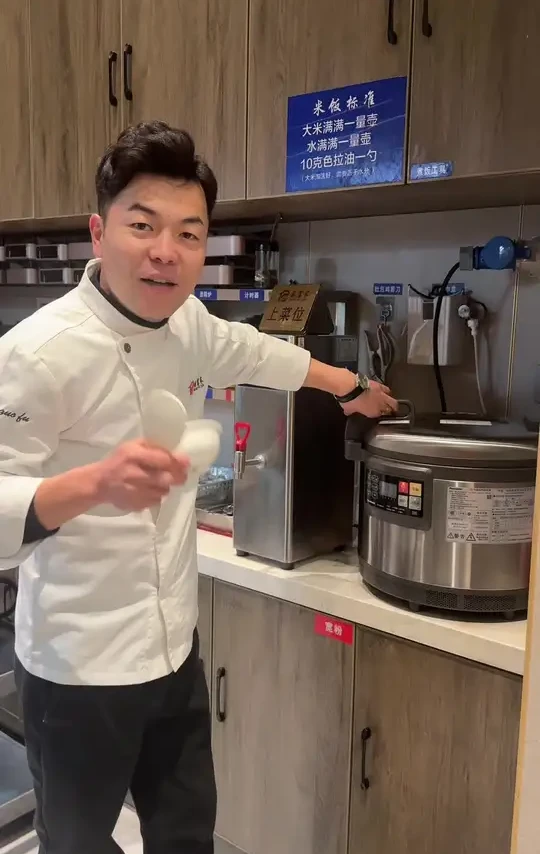 #餐饮人加油💪 这样的米这样的锅，这个饭能不好吃吗