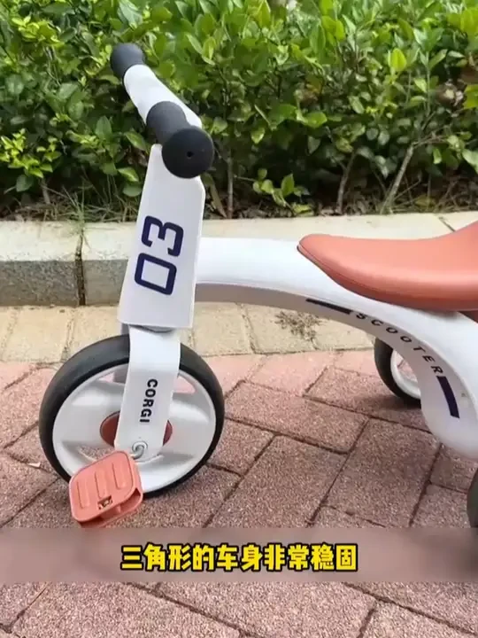 1岁半以后小三轮车就可以给娃安排上了，出门溜娃走哪骑哪真的很酷！每天骑行半小时好处多多，运动量也能轻松达标，睡觉吃饭都香啦！ #母婴好物 #童车玩具 #萌娃骑车 #溜娃神器 #儿童运动
