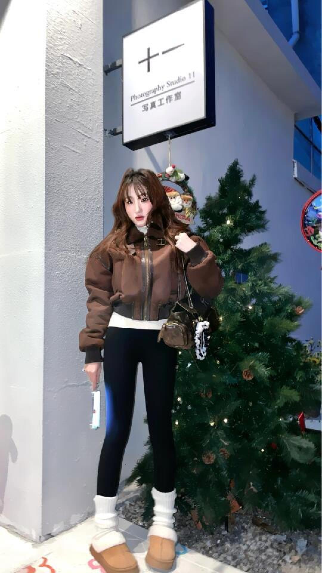 鲨鱼裤搭配袜套:冬季时尚与温暖兼顾的穿搭秘诀