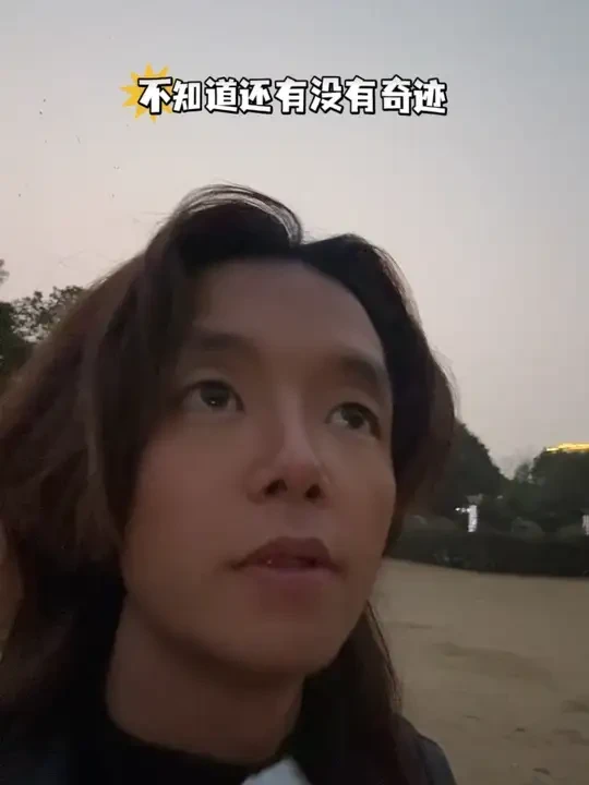 鹦鹉飞丢了还能找回来吗 #寻找飞丢了的鹦鹉 #鹦鹉训练口哨的方法 #热门