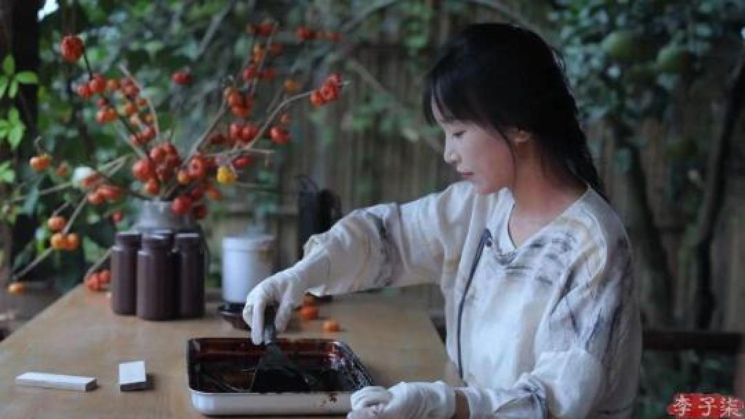 李子柒：用短视频复兴传统文化之美，全球观众心中的田园诗意