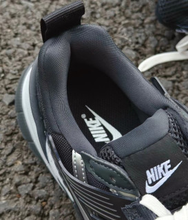 春日复古潮流：NIKE V2K RUN 黑银出街
