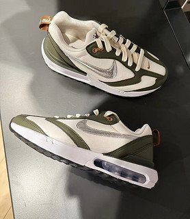 米白撞军绿，复古又时尚！耐克 AIR MAX DAWN 运动鞋