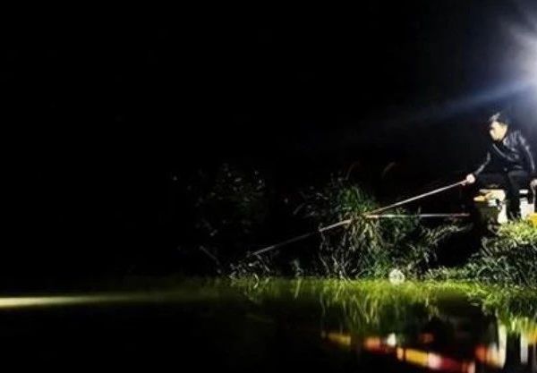 作为一名合格的钓鱼人，怎能不夜钓？夜钓灯怎么选最合适？