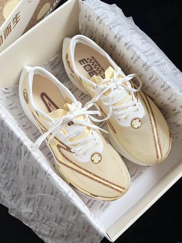 很适合春天的芝士配色运动鞋--鸿星尔克（ERKE）芷境2.0