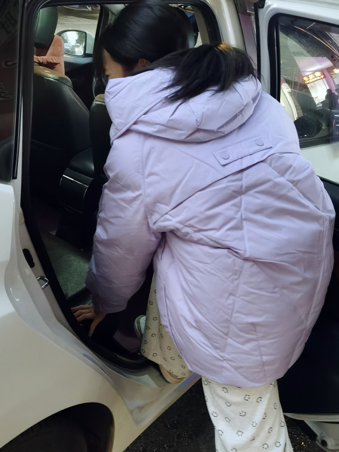 雪中飞女士羽绒服