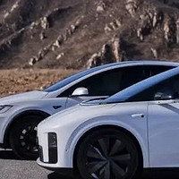 理想 i8 纯电 SUV 侧面照公布，竞争对手特斯拉 Model X 