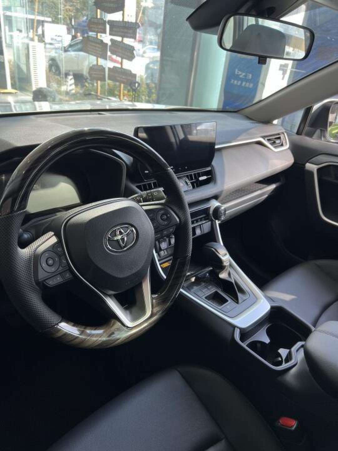 选择丰田RAV4荣放油电混合车的六大好理由