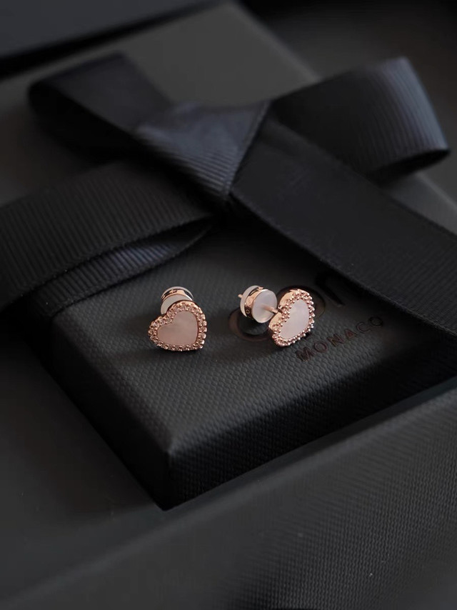 最美耳钉，点亮你的小耳垂