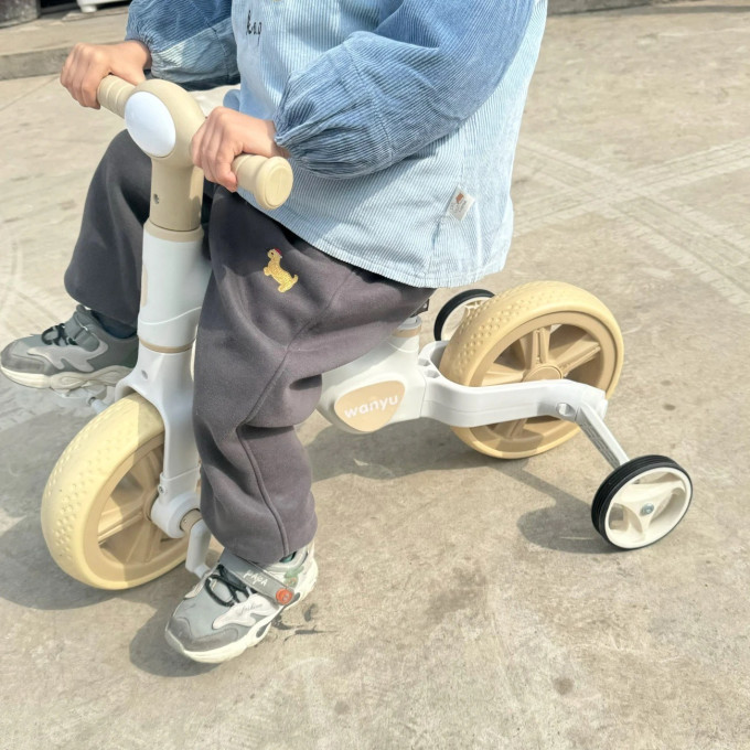 儿童三轮车