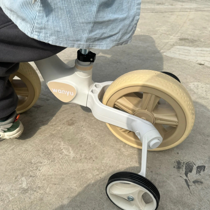 儿童三轮车