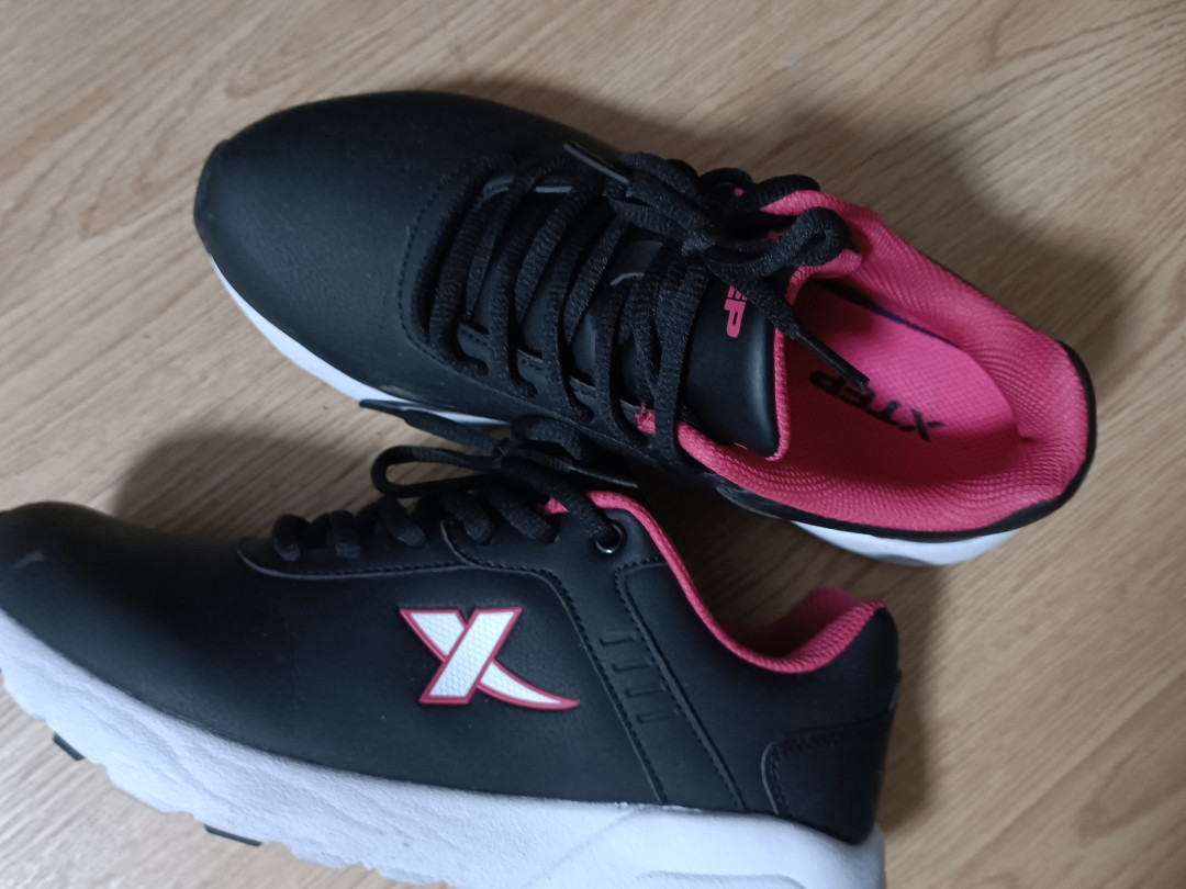 特步革面运动鞋,雨天防水冬季防寒