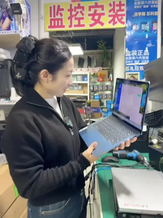 高色域精致联想笔记本 质量成色特别不错，性能优秀，漂亮好看，属于精品系列，要的放心体验#笔记本 #卖电脑 #装机 #组装电脑 #联想笔记本
