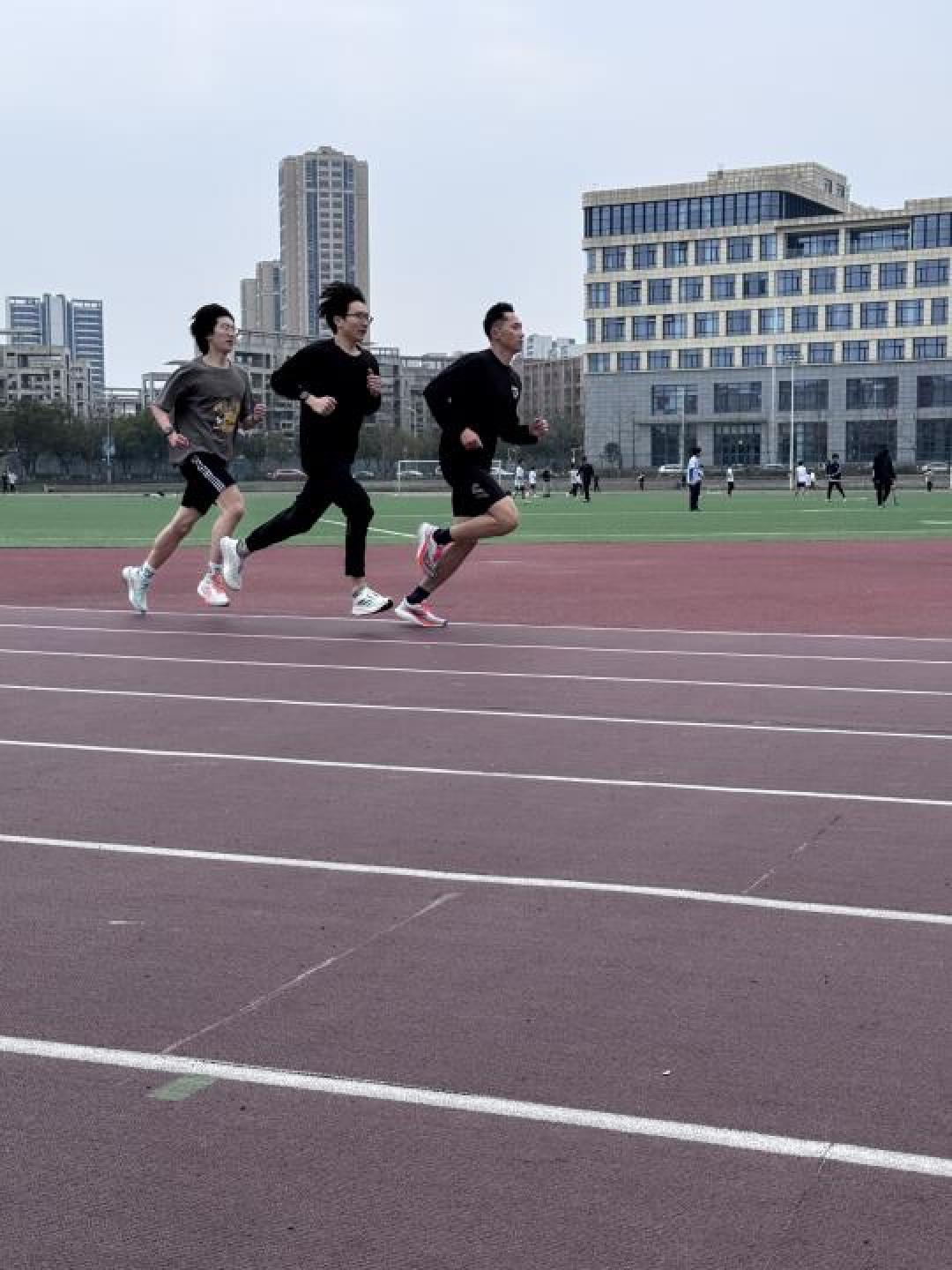 佳明教练科学跑步训练计划:提升表现的关键技巧与建议