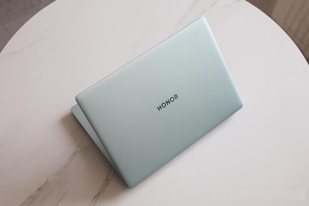 荣耀MagicBook Pro 14发布：AI加持，续航性能双突破